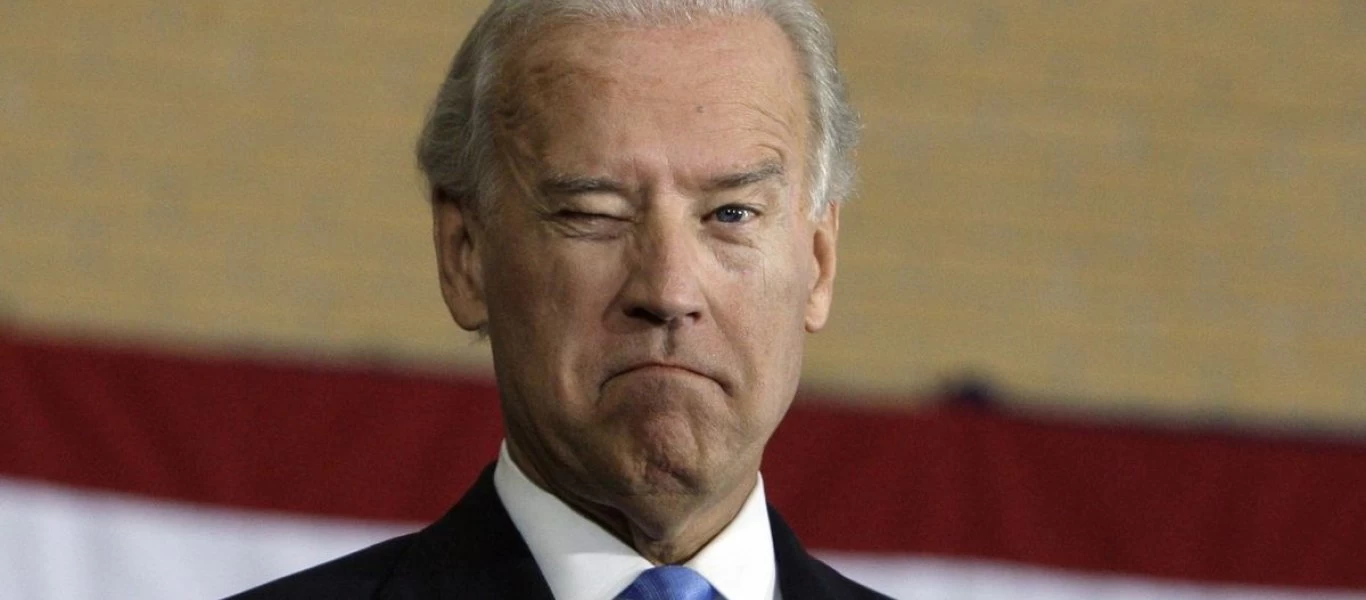 Ο... «κοιμήσης Τζο»: Ο Μ.Ομπάμα φώναζε τον Τ.Μπάιντεν στο βήμα όμως αυτός... δεν το κατάλαβε (βίντεο)